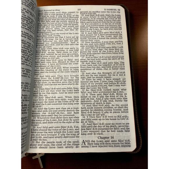 Holy Bible KJV Red Letter Zipper Edition w/ Cross Pull Concordance World Pub - Picture 10 of 12